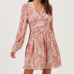 ASTR Floral Plisse Wrap Front Dress Long Sleeve V-Neck Size L NWT